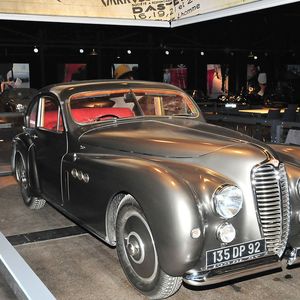 Anschließend konnten sich die Teilnehmer die beeindruckende Volante-Oldtimer-Sammlung anschauen, mit der größten Sammlung des französischen Karosseriebauers Vanvooren.