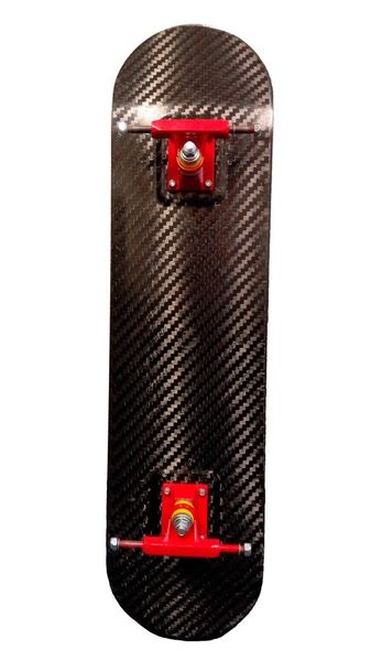 Cannon hat mit „Cresim“ (Carbon Recycling by Epoxy Special IMpregnation) eine neue Möglichkeit zur Verarbeitung von recycelten Carbonfasern zu Neuprodukten: so wurde etwa dieses Skateboard hergestellt. (Bild: Cannon)