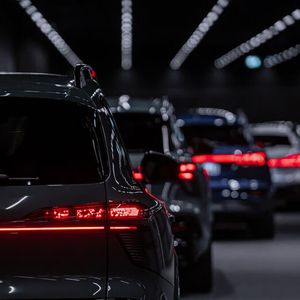 Digitale OLED-Heckleuchten, die u.a. im Audi TT RS, A8, A6, Q6 e-tron, Q7 oder im Q9 zum Einsatz kommen.(Bild:  Audi)