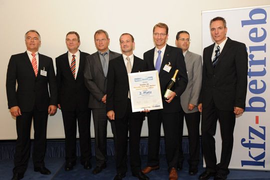 Auch Silber ging an Mercedes: Die Mercedes-Benz Niederlassung Aachen in Eschweiler überzeugte mit ihrem Servicegeschäft und erreichte Platz 2. (Archiv: Vogel Business Media)