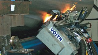 Nach dem Vorbild der Natur entwickelten das Fraunhofer-IWU und Voith Paper Services eine mobile Schleifeinheit für die Walzeninstandsetzung bei der Papierherstellung. (Bild: Fraunhofer IWU)