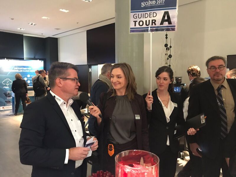 Bei Besuchern wie Ausstellern beliebt: Die Guided Tour während des Business Break auf der CLOUD Technology & Services Conference in Frankfurt. (Vogel IT-Akademie)