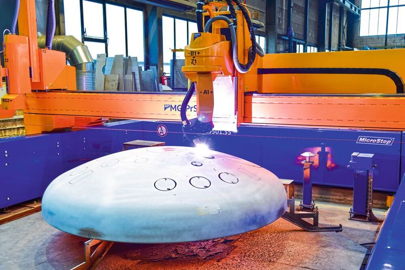 Eine spezielle Funktion in der Microstep-CNC-Steuerung iMSNC macht den Einsatz der vorhandenen Plasmaquelle auch für die automatisierte Plasmamarkierung oder zur Körnung möglich und spart so lange Aufreißzeiten für Bohrungen, Kantarbeiten oder Montagemarkierungen, heißt es. (Bild: Microstep)