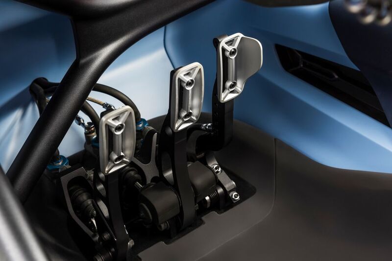 Zwar hat der Hyundai RN30 ein Doppelkupplungsgetriebe, dennoch gibt es auch ein Kupplungspedal, welches im Rennsport zum Beispiel bei Boxenstopps genutzt wird. (Hyundai)
