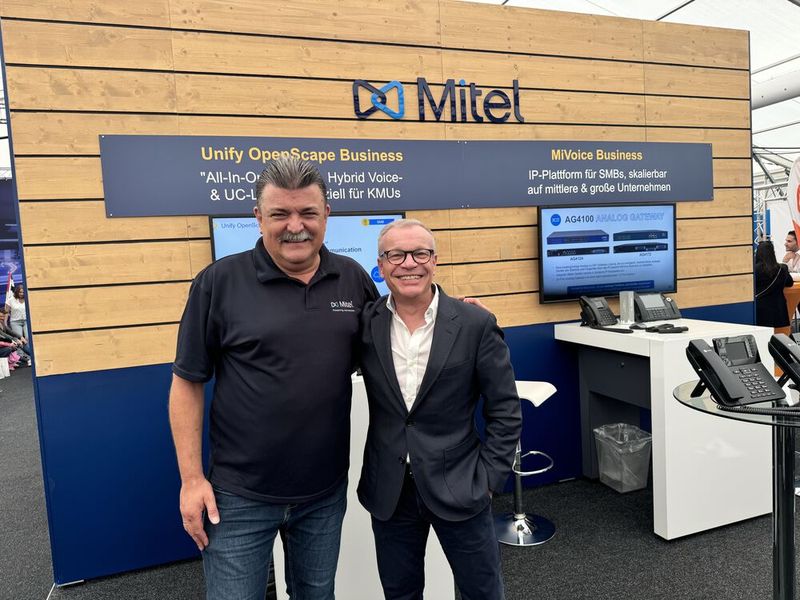 Mitel ist zurückgekehrt zum Distributor Herweck und Martin Kleiner (li.) sowie Markus Henk freuen sich sehr darüber. (Bild: Vogel IT-Medien)