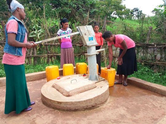 Mehr als 2.700 Wasserstellen hat die äthiopische Bevölkerung mit der Stiftung Menschen für Menschen bereits gebaut.(Bild:  Stiftung Menschen für Menschen)