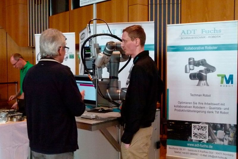 ADT Fuchs präsentierte seinen kollaborativen Leichtbau-Roboter Techman Robot mit  eingebautem Kamerasystem.  (D.Quitter)