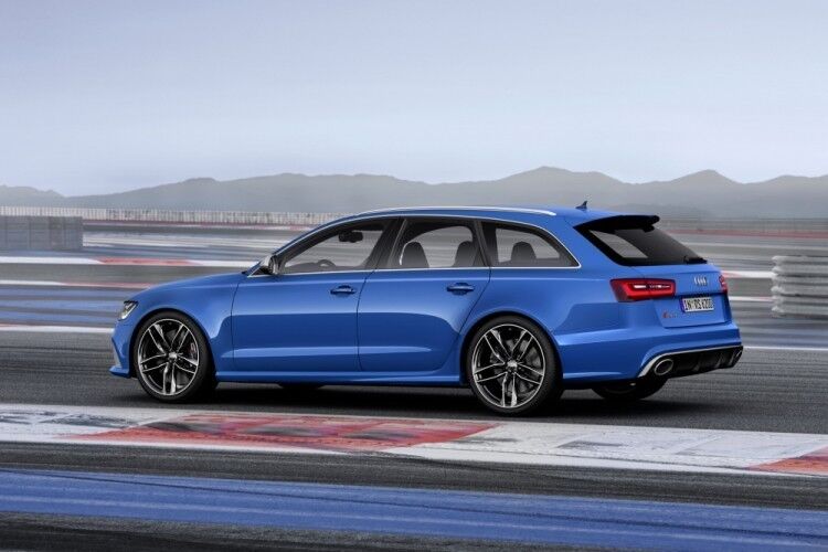 412 kW/560 PS und 700 Nm sind ja nicht wirklich ein Grund zum Klagen. (Foto: Audi)