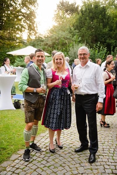 (v. l.) Sandro Isteri, Susanne Kick (beide Otter Products) mit Andreas Guthmann (3C)