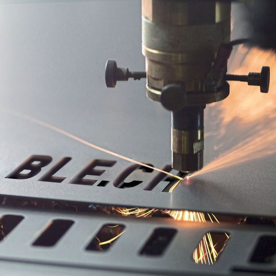 In Bern werden über 100 Aussteller alle Technologien rund um zeitgemässe Blechbearbeitung vorstellen.(Bild:  Bernexpo)