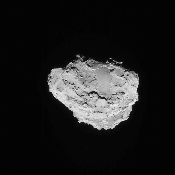 Dieses Bild des Kometen 67P/Churyumov-Gerasimenko wurde am 15. August 2014 von der Navigationskamera an Bord der Raumsonde Rosetta aus etwa 91 km Entfernung zum Kometen aufgenommen. Der Durchmesser des Kometenkerns beträgt etwa 4 km. (Bild: ESA)