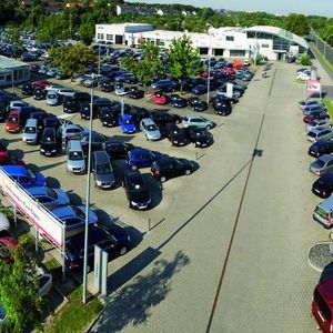 Das Gebrauchtwagengelände des Wolfsburger Autohauses Hotz und Heitmann