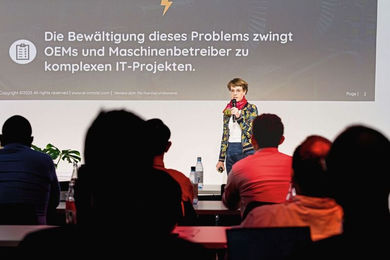 Dr. Alexandra Palt von aiomatic stellte eine KI-gestützte Software für vorausschauende Wartung vor.  (Bild: Stefan Bausewein)