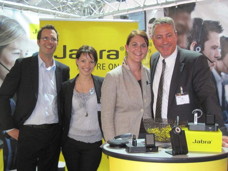 Das Team von Jabra ist gut gelaunt: (v.r.) Michael Gensler, Julia Rußwurm, Eva Renner und Jan Rühl (Archiv: Vogel Business Media)