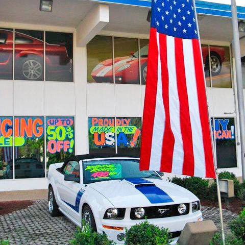 „Buy American“ ist kein neuer Slogan, aber in den USA im Zuge der Abschottungspolitik von Donald Trump wieder öfter zu hören und zu lesen.(Bild:  Mustang /Clyde Robinson / CC BY-SA 2.0)