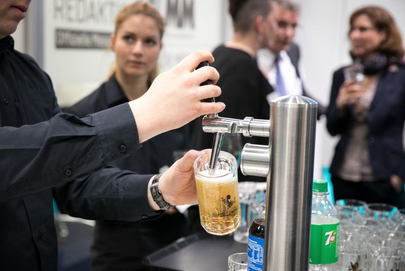 Standparty der Vogel Business Medien auf der Hannover Messe 2017. (Michael Heck)