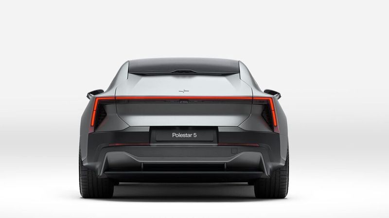 Am Heck verfügt der Polestar 5 über eine saerodynamisch effiziente Lichtleiste mit Heckbelüftungsdetails und integriertem Heckdiffusor, um den Luftstrom zu verbessern. (Bild: STEFAN ISAKSSON)