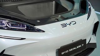 Elektroautos aus China, wie jene von BYD, werden auch in die EU eingeführt. Doch wegen den unfairen Subventionen vom Staat, die quasi zu einem unlauteren Wettbwerb führen, hat die EU 2024 Zusatzzölle erhoben. Doch nun scheint es Alternativen zu geben ... (Bild: BYD)