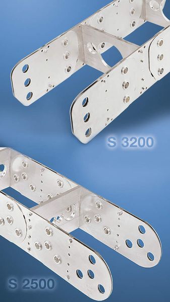 8 Ideal bei großen freitragenden Längen,  ... extremen Umgebungsbedingungen, hohen Zusatzlasten und kleinen bis mittleren Verfahrgeschwindigkeiten: Kabelschlepp Energieführungskette aus Stahl mit verschiedenen Stegsystemen und kundenindividueller Breite zur optimalen Anpassung an die Anwendung. (Archiv: Vogel Business Media)