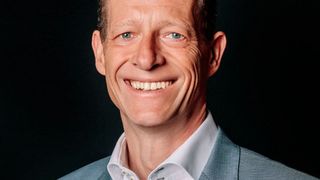 Dr. Carsten Oder, Leiter Mercedes-Benz-Vertrieb Deutschland, spricht auf den Autovertriebstagen über Vertriebsformate der Premiummarke.  (© Daimler AG)