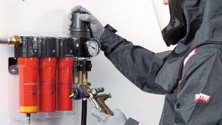 Der Druckluftfilter 584 von Sata ist ein dreistufiges System mit Aktivkohlefilter. (Sata)