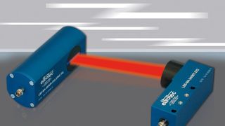 Die Serie LBS-MA von Eltrotec erlaubt die zuverlässige Bahnkantensteuerung auch über große Distanzen von bis zu 8 Meter  (Bild: Eltrotec)