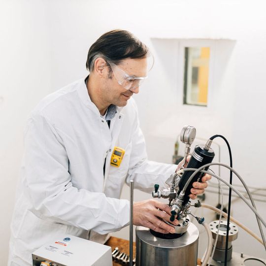 Prof. Dr. Harald Gröger ist Teil der Fakultät für Chemie. Er ist Leiter der AG Organische Chemie. Prof. Dr. Harald Gröger ist Teil der Fakultät für Chemie. Er ist Leiter der AG Organische Chemie.