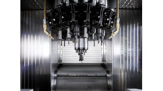 Faltenbälge mit Federstahlschuppen trennen den Arbeitsraum von den Maschinen-
achsen der Werkzeugmaschine. Dadurch bleiben die Achsen vor Kühlschmierstoffen und Spänen geschützt.  (Bild: Möller Werke)