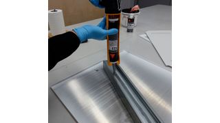 Sikaflex-522 ist schimmelresistent und somit gut für Abdichtungen im Klima- und Lüftungsbau geeignet. (Sika Deutschland GmbH)