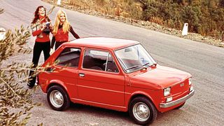Adrettes Äußeres und innere Größe: So günstig wie der Fiat 126 konnte kein anderes Auto vier Personen transportieren. (Bild: Fiat)