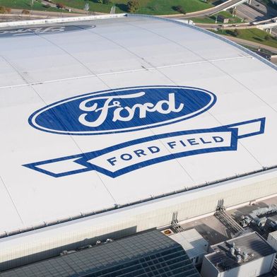 Elektrisierende Verluste! Ford hat sich, wie so viele andere Autokonzerne auch, mit der Elektroautostrategie verkalkuliert. Nun muss der US-Autokonzern 2-stellige Milliardeneinbußen hinnehmen und stellt die Weichen deshalb neu ... (Bild: Ford)