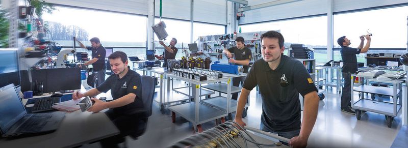 Ob Montage eines neuen Standard-Antriebes innerhalb weniger Stunden oder kurzfristige fachgerechte Instandsetzung einer defekten Einheit – wenn es einmal „brennt“, ist schneller Support durch den Customer Service garantiert. (Bild: Wittenstein)