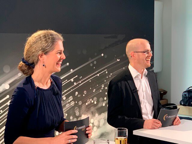Bei aller Professionalität darf auch der Spaß nicht fehlen, Margit Lieverz und Stephan Augsten hatten sichtlich Freude. (Vogel IT-Medien)