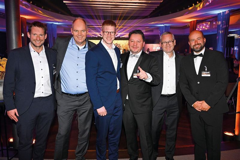 Der Sponsor ACER: (v. l.) Robert Perenz (ACER) mit Achim Heyne (api), Philip Blume, Gerit Günther & Carsten Dreissig (ACER) und Sascha Morbitzer (bluechip) (Bild: Hannes Magerstädt)