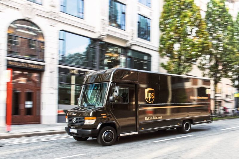 Schon 2012 startete UPS in Kooperation mit der Stadt Hamburg einen Modellversuch für Kohlendioxid-freie Paketzustellung. (Bild: Schon 2012 startete UPS in Kooperation mit der Stadt Hamburg einen Modellversuch für Kohlendioxid-freie Paketzustellung.)