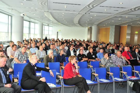 Rund 250 Ausbilder von überbetrieblichen Bildungsstätten des Handwerks waren zur ZDK-Ausbildertagung nach Frankfurt gekommen. (Archiv: Vogel Business Media)