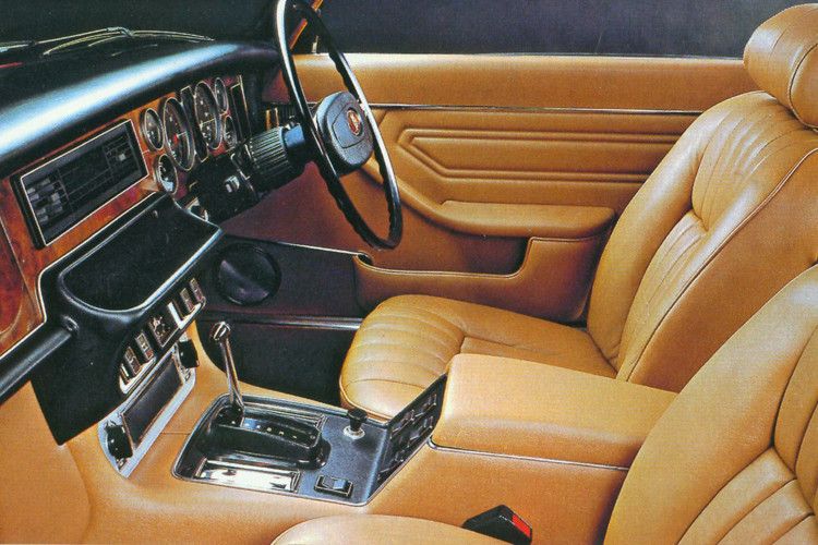 Edles Interieur: Mit 50.500 D-Mark kostete das XJ Coupé in der Anschaffung nicht mehr als ein in der Leistung unterlegener Mercedes-Benz 450 SLC. (Foto: Jaguar)