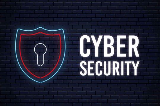 Mit regelmäßigen Software- und Securityupdates bleibt die Ladeinfrastruktur auf dem neuesten Stand – ohne Zusatzkosten.(Bild:  Phoenix Contact)