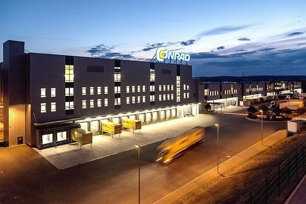 Der Neubau des Logistikzentrums von Conrad in Wernberg-Köblitz: er wurde 2014 in Betrieb genommen (Bild: Conrad)