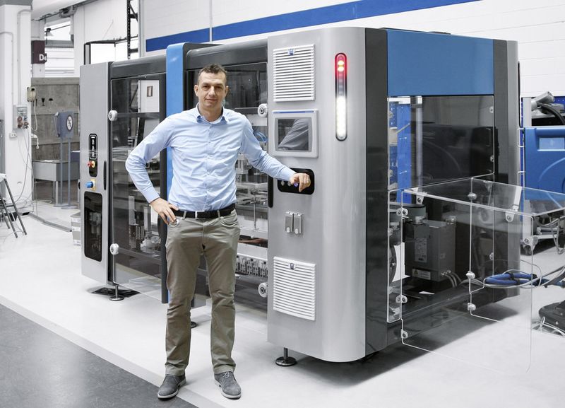 „Das Ventilinselkonzept der CPX/MPA von Festo ebnet uns den Weg zu einer ganz neuen Maschinengeneration“, erklärt Stefano Rini, Leiter Forschung und Entwicklung bei der Cama-Gruppe in Italien. (Festo/Cama)
