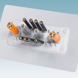 Mit dem CES Multigate und Membrandichtungen können viele Kabel bei kleinem Platzbedarf und mit hoher IP-Schutzklasse (IP 66/67) verlegt werden.