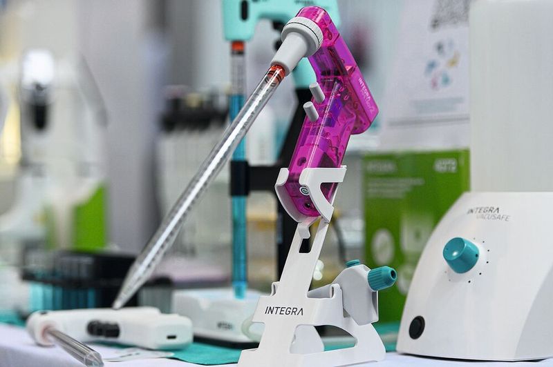 ... über Pipettierhilfen...     Mehr Infos zu den kommenden LAB-SUPPLY-Messen finden Sie auf www.lab-supply.info (Bild: Stefan Stark)