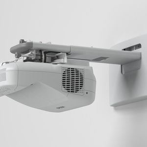 Die Ultrakurzdistanz-Projektoren EB-1400Wi und EB-1410Wi integrieren Funktionen für interaktive Anwendungen.