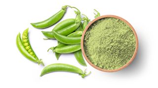 Fragmente von Erbsenprotein können das Sättigungsgefühl beeinflussen. Forscher haben den Effekt der Bitterstoffe in einer Pilotstudie mit 19 Probanden untersucht. (Symbolbild) (Bild: © NIKCOA - stock.adobe.com)