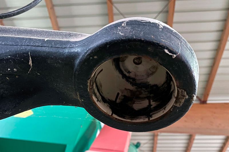 Schmierfreiheit am konkreten Beispiel: Mit der wartungsarmen KS80-Sonderausführung, die mit einem Verschleißeinsatz aus iglidur Hochleistungskunststoff ausgestattet ist (s. Bild), bietet der Anhängerkupplungenspezialist Rockinger eine Kugelkupplung an, die keine Schmierung benötigt und somit weniger Wartungsaufwand erfordert.  (Bild: igus)