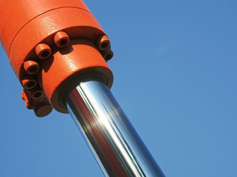Dabei spielen die Dichtungen eine bedeutende Rolle: Sie verhindern, dass Hydraulikflüssigkeiten auslaufen und Verunreinigungen eindringen. (SKF)