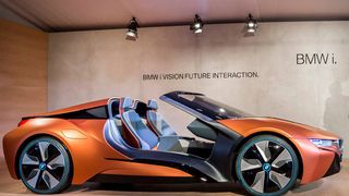 Der BMW Vision Future Interaction ist ein offener i8. Einen solchen i8 Spyder könnte es bald in Serie geben. (Foto: BMW)