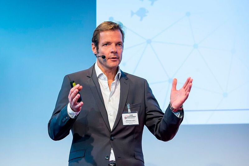 Christian Gabler von Carat stellte mit Drivemotive eine Mobilitätsplattform für Autofahrer vor, die viele Funktionen in sich vereint. (Stefan Bausewein)