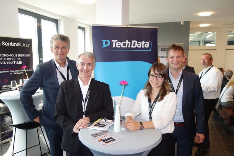 Das Tech Data Team (v. l.) Paul-Hermann Mathes, Romuald Thiery, Judith Schulz und Michael Hitzelberger.Das Tech Data Team (v. l.) Paul-Hermann Mathes, Romuald Thiery, Judith Schulz und Michael Hitzelberger. (Bild: IT-BUSINESS)