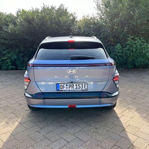 Die zweite Generation bietet eine automatische sowie eine manuelle Batterie-Vorkonditionierung für maximale Ladeleistung in der kalten Jahreszeit. Die Reichweiten werden mit bis zu 377 bzw. 514 km angegeben. (Bild:  Dirk Kunde)